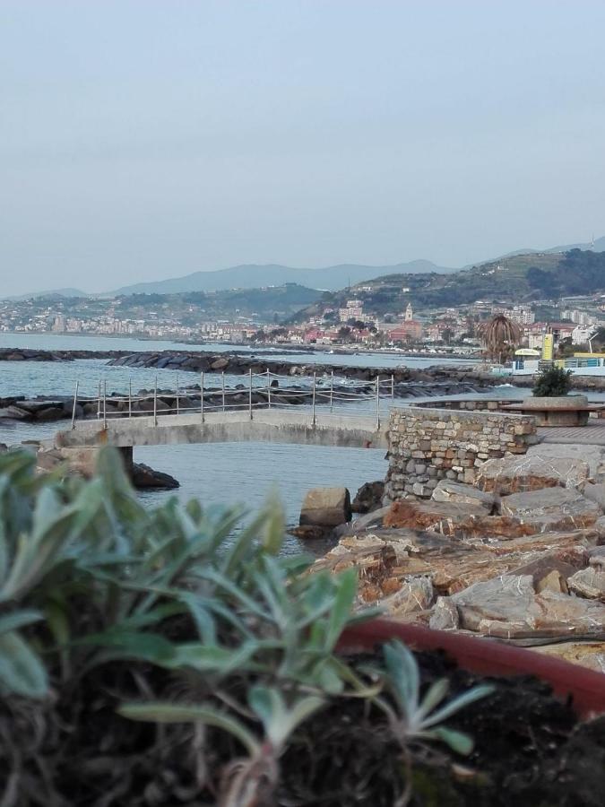 I Fiori Di Santo Stefano Apartment Santo Stefano al Mare Bagian luar foto